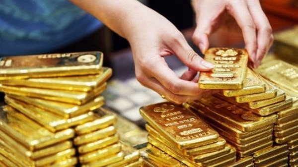 What causes gold prices to skyrocket?