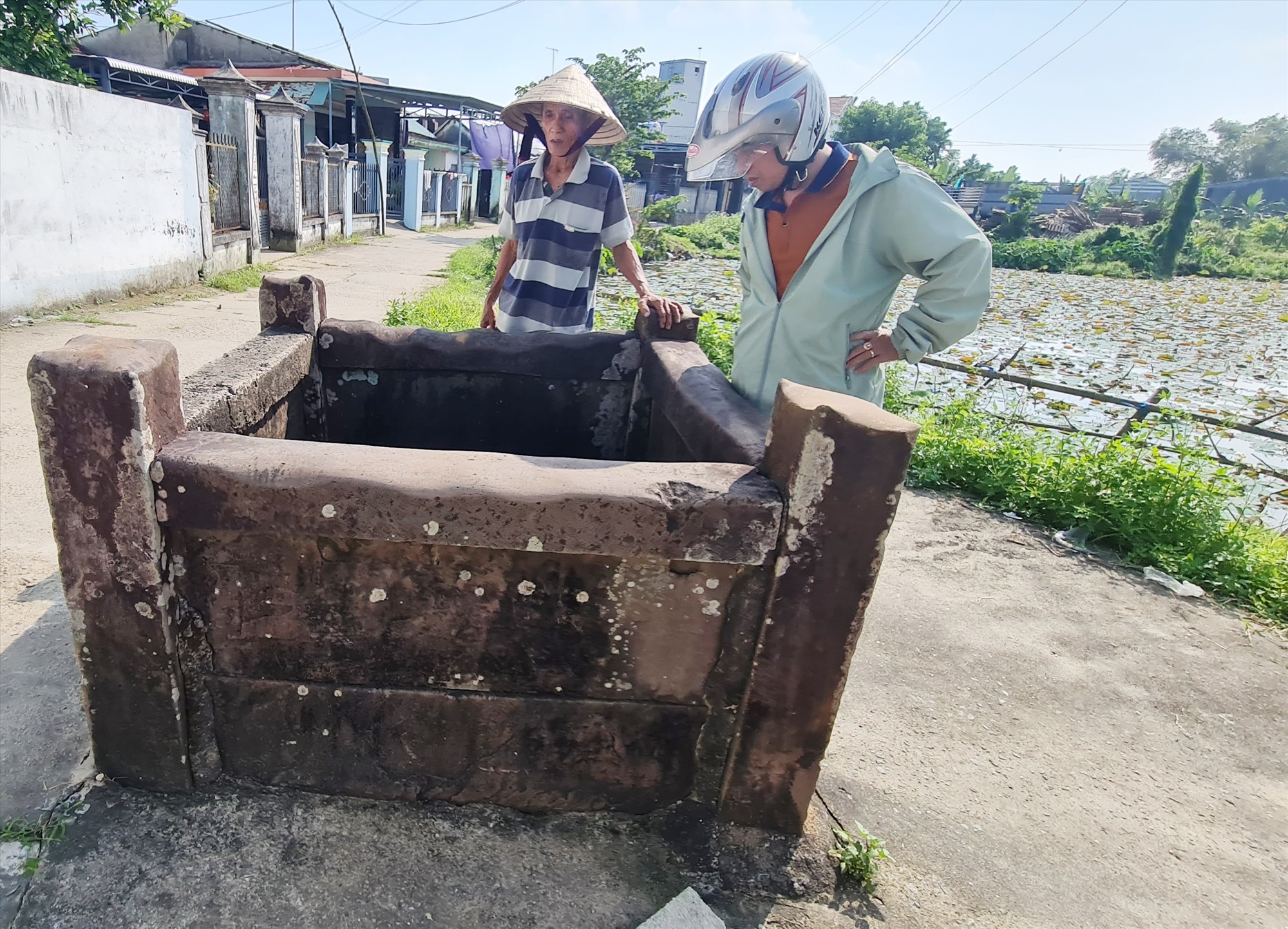 Quadratischer Brunnen (Cham-Brunnen) im Dorf Song Binh, Gemeinde Dai Quang, Bezirk Dai Loc. Foto: HOANG LIEN