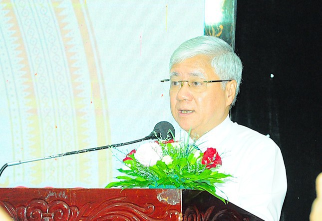Chairman of the Central Committee of the Vietnam Fatherland Front Do Van Chien speaks at the conference. Photo: CK