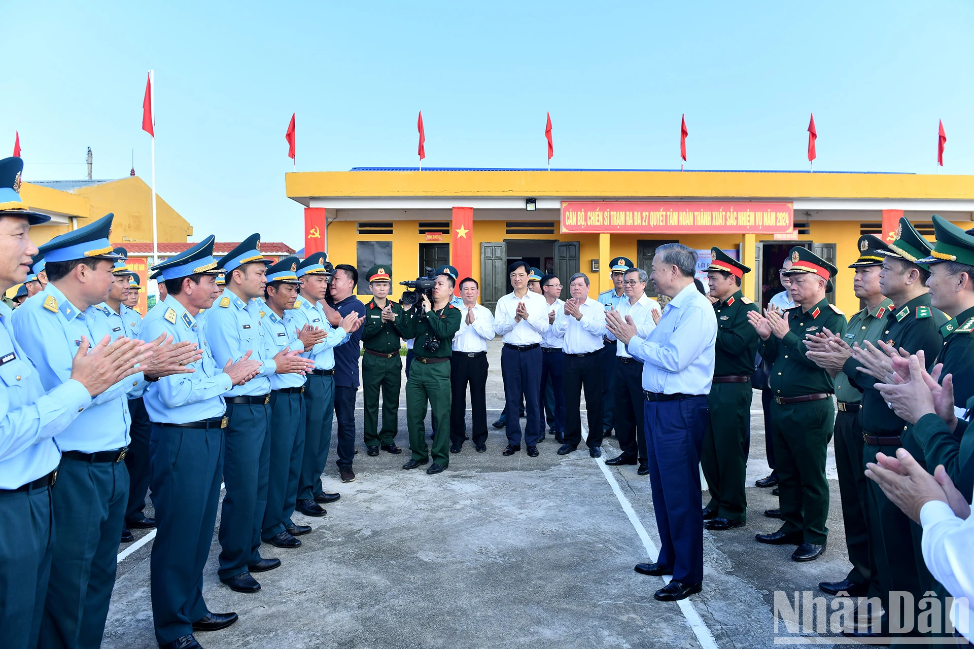 [Photo] Le secrétaire général To Lam visite et travaille dans le district de l'île de Bach Long Vi, photo 6