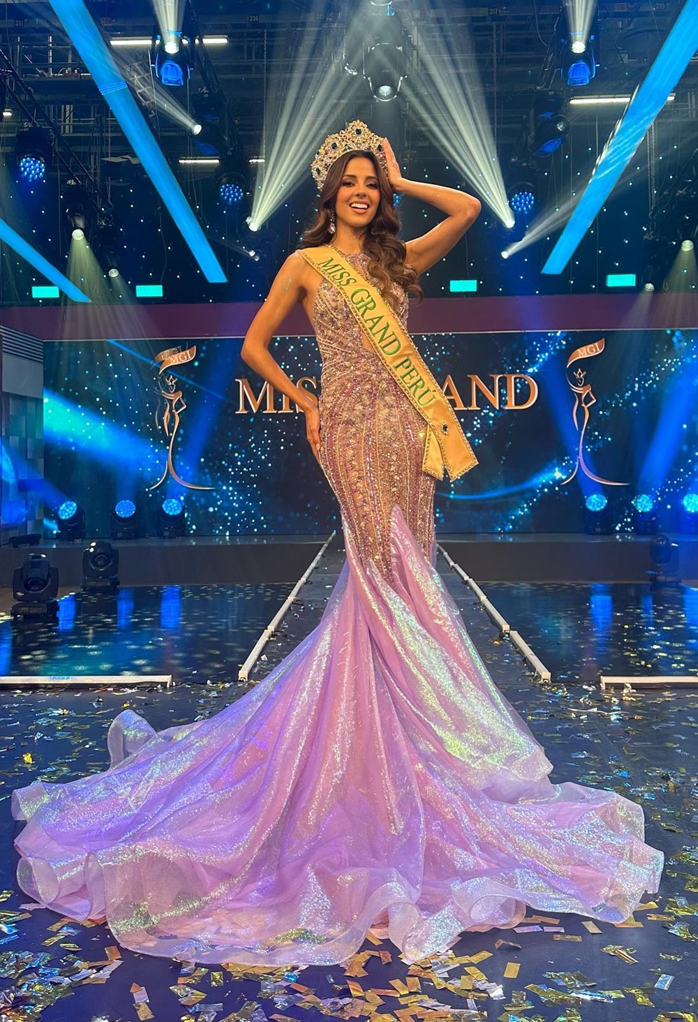 Un mannequin de 23 ans couronné Miss Grand Pérou