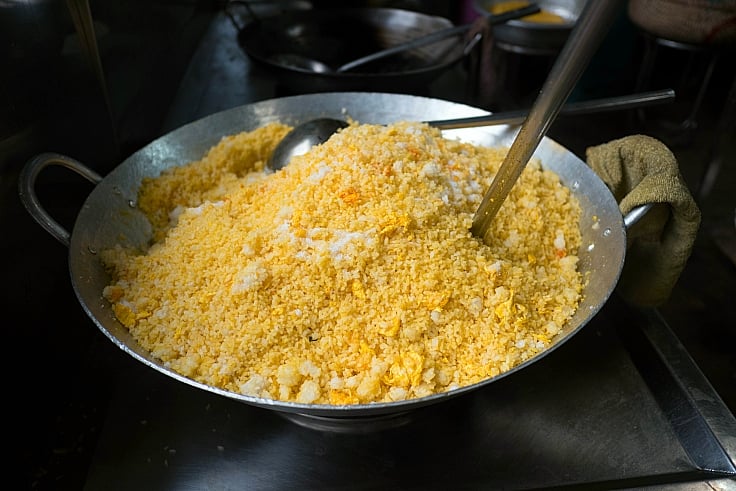 El arroz frito es un plato popular y familiar pero adecuado para una variedad de comensales. Foto: Guía Michelin