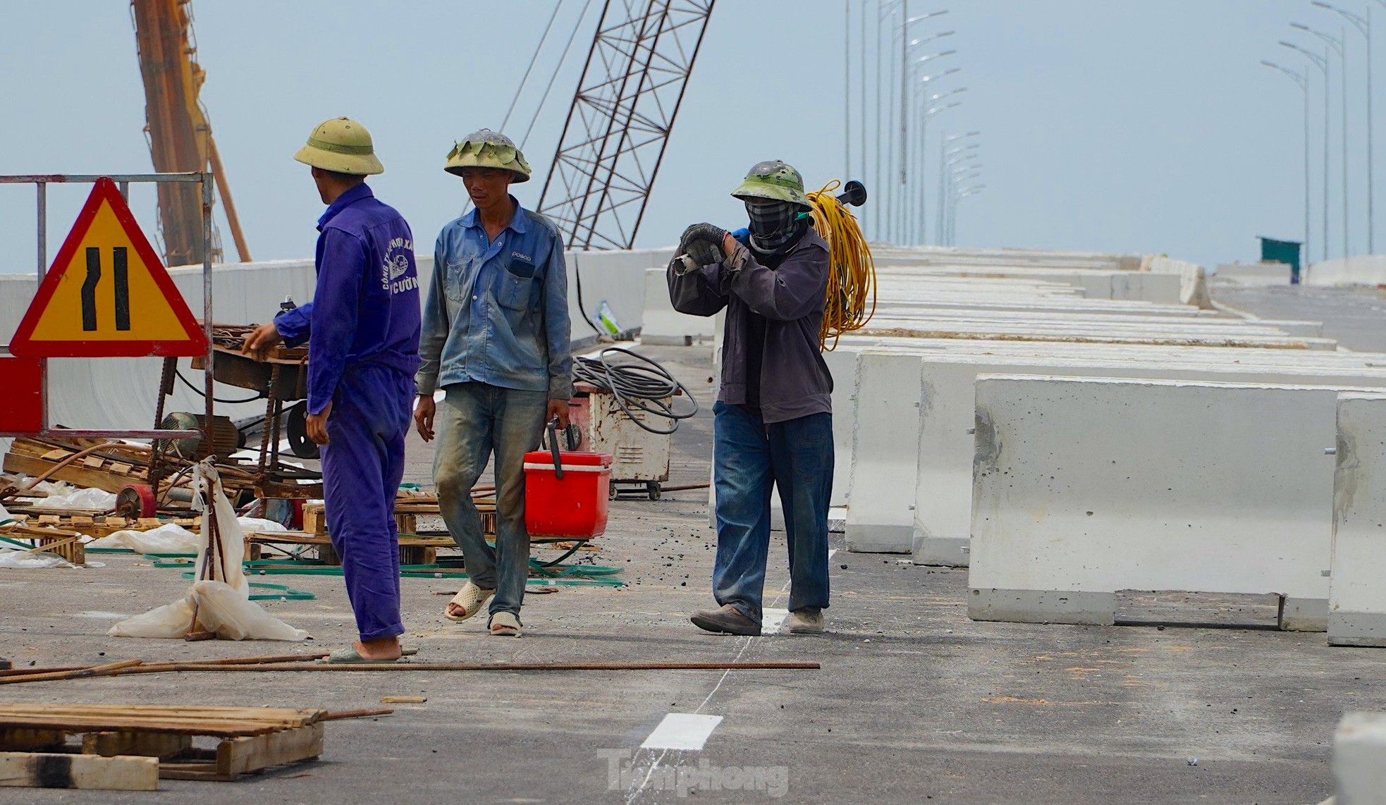 開通前の南北高速道路にかかる最長の河川橋（写真13）