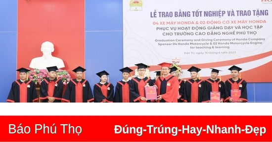 Trường Cao đẳng nghề Phú Thọ tổ chức trao bằng tốt nghiệp đợt 2 năm 2023