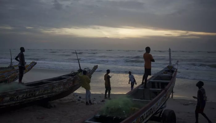 Encuentran al menos 30 cadáveres en un barco frente a Senegal