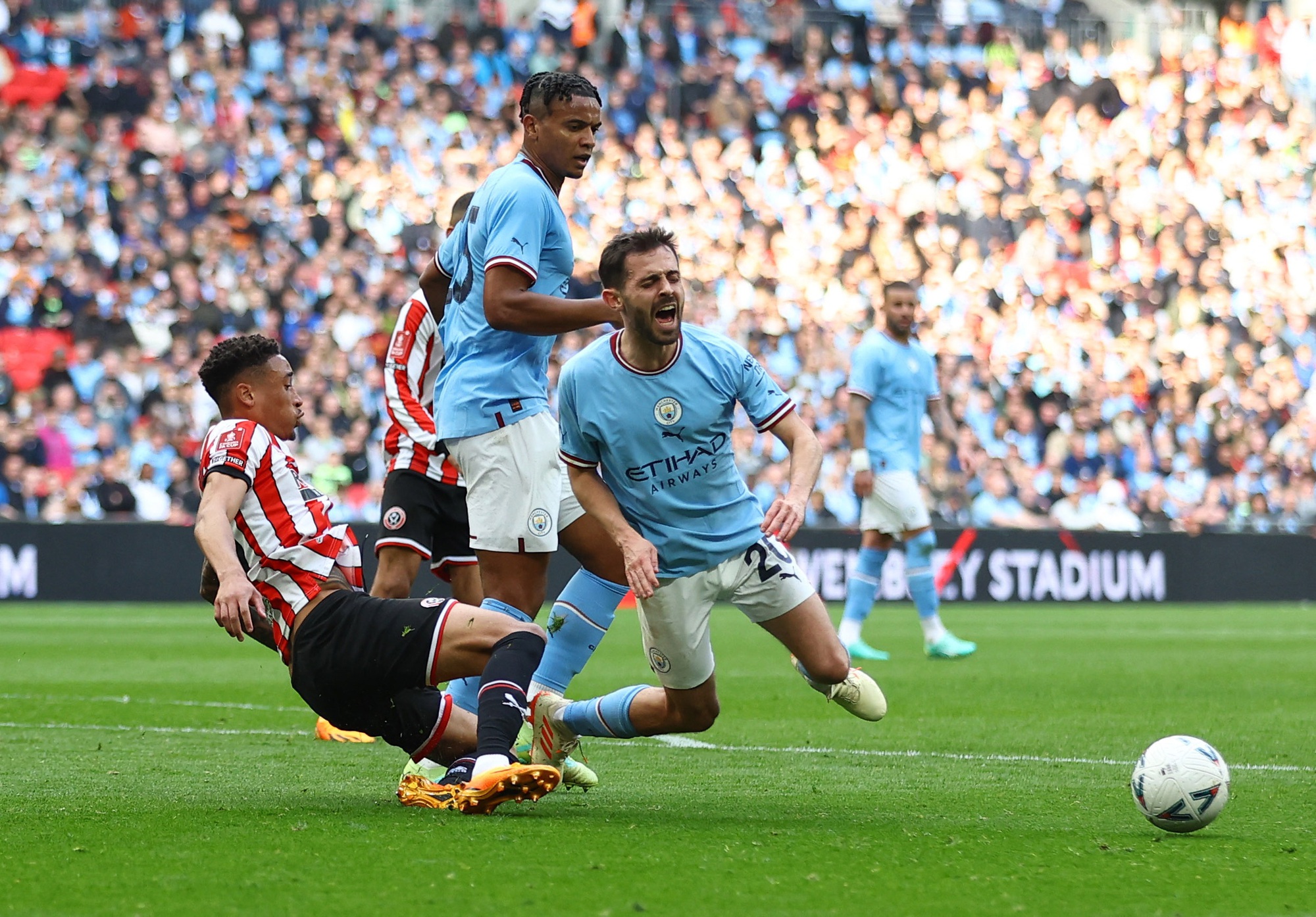 Riyad Mahrez lập hat-trick, Man City hạ Sheffield United vào chung kết FA Cup - Ảnh 3.