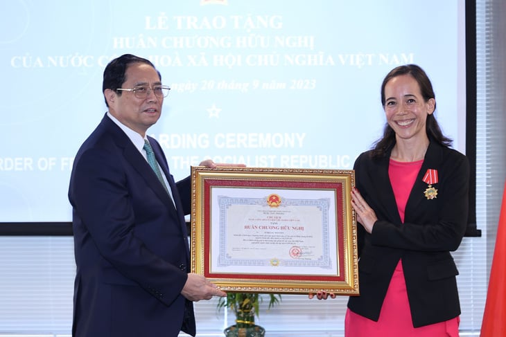 Friendship Medal awarded to man who helped Vietnam get millions of doses of COVID-19 vaccine