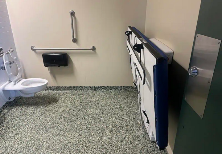 Rarely does anyone have a positive experience using a restroom at a crowded, noisy sports venue. However, the restrooms at Lambeau Stadium in Green Bay, Wisconsin, are designed to accommodate the crowd and enhance the fan experience. (Photo: Cintas)