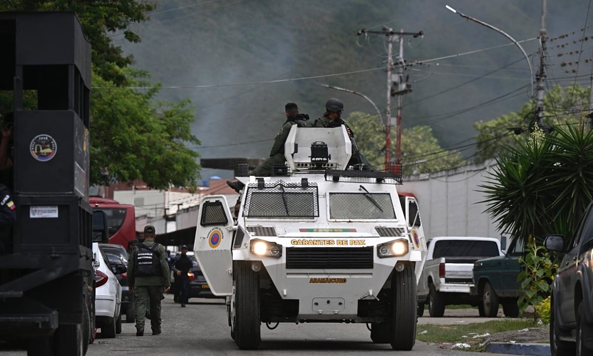 Venezuelan gang boss escapes prison before 11,000 soldiers surround him