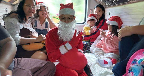 Christmas atmosphere is filled on Saigon passenger trains