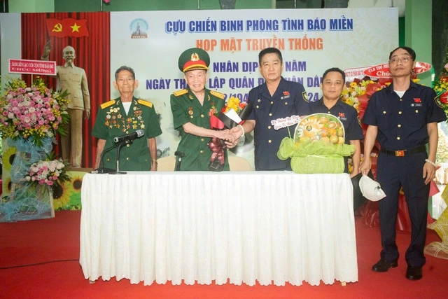 Traditional meeting of intelligence veterans celebrating 80 years of the Vietnam People's Army