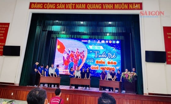 Jóvenes de Ciudad Ho Chi Minh participan en el viaje 