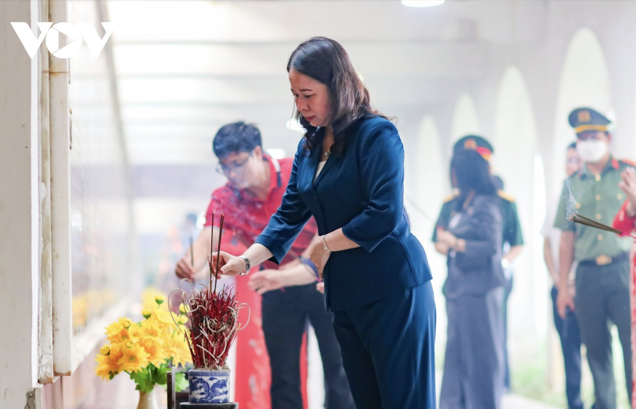 La presidenta interina Vo Thi Anh Xuan rinde homenaje en Dien Bien