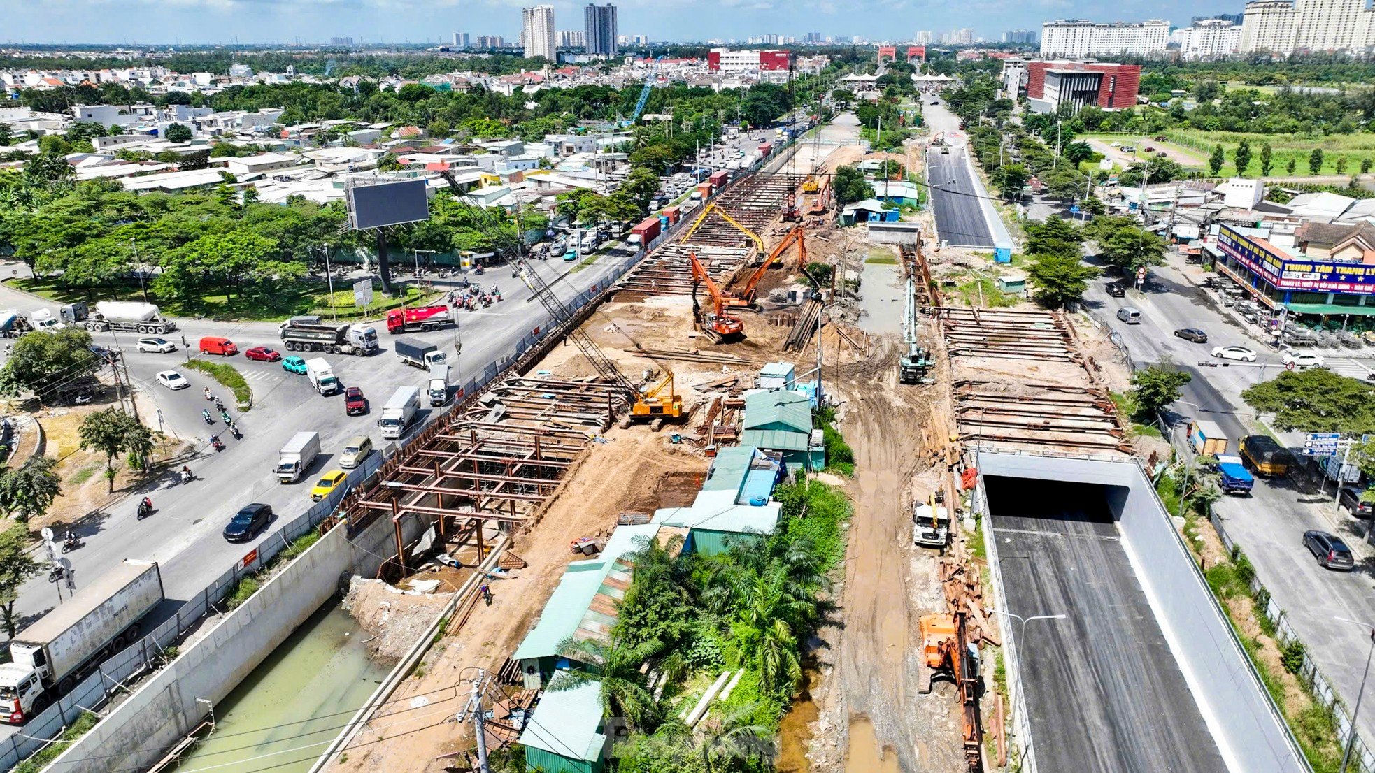 Revealing the underpass at the southern gateway intersection of Ho Chi Minh City, photo 5