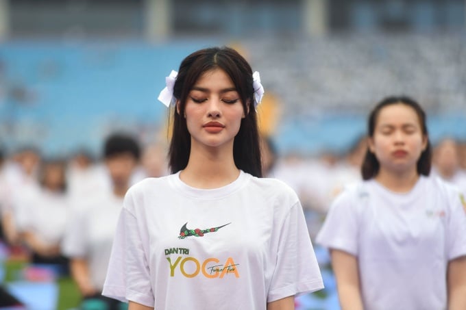 Hoa hậu Ngọc Hân, Mai Phương xúc động trước màn đồng diễn yoga lập kỷ lục - 4