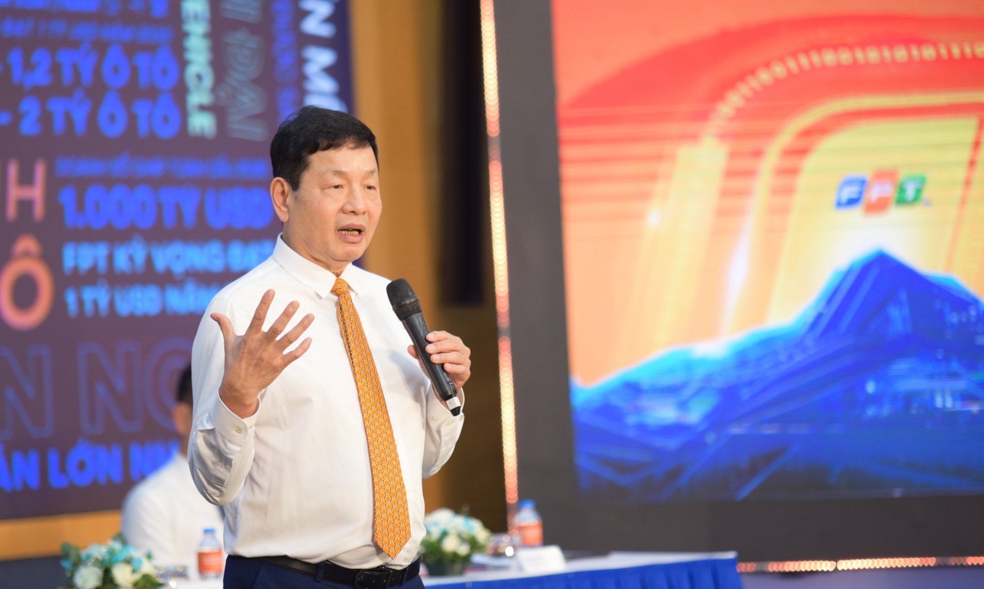 Mr. Truong Gia Binh: FPT wants to buy all companies related to car design.