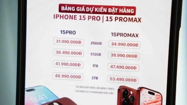 يتم عرض iPhone 15 Pro Max لدى التجار بأكثر من 50 مليون دونج