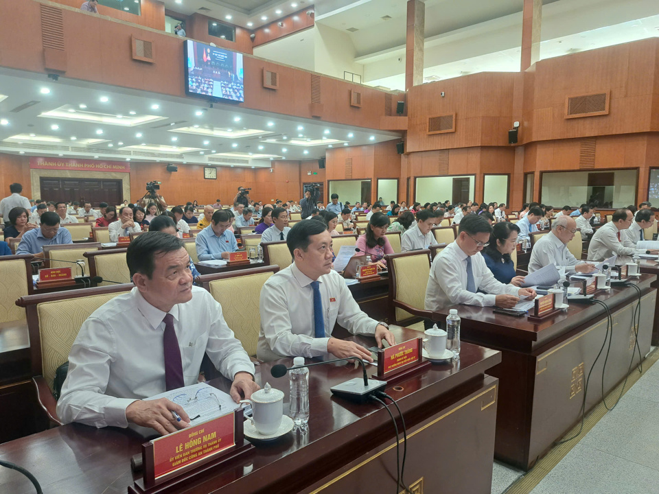 Delegierte nehmen am Morgen des 14. November an der 19. Sitzung des Volksrats von Ho-Chi-Minh-Stadt teil.