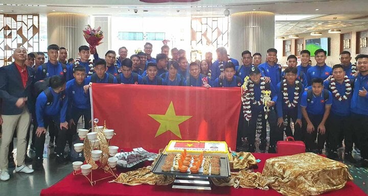 The Vietnamese team was welcomed when they arrived in Qatar.