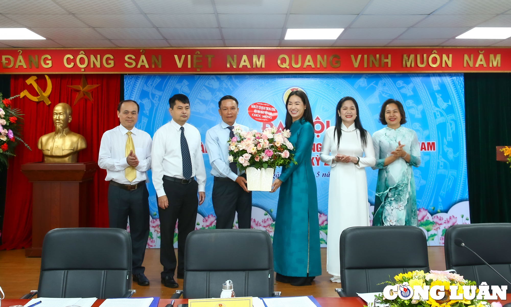 Mr. Le Tran Nguyen Huy was elected Chairman of the Central Committee of the Vietnam Journalists Association for the 2023-2028 term. Image 2