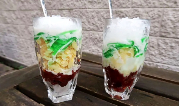 Three-color sweet soup is in the top 100 best desserts in Asia. Photo: Authentic food quest