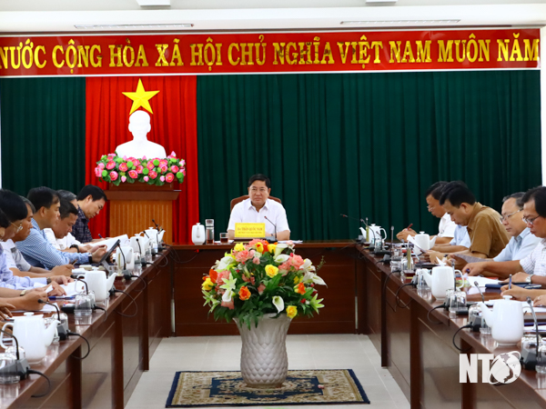 Provincial People's Committee held a meeting to urge disbursement of public investment capital and national target programs.