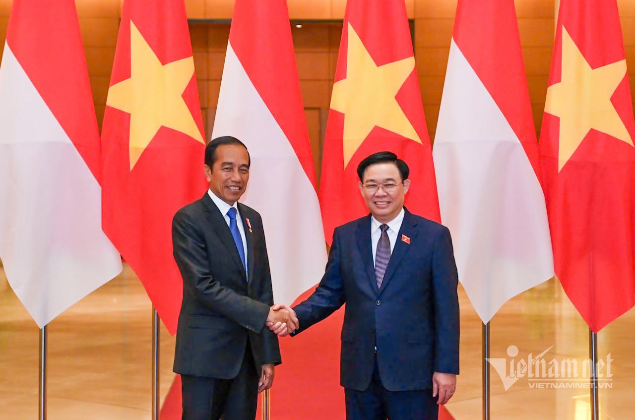 joko widodo vuong dinh hue.jpg