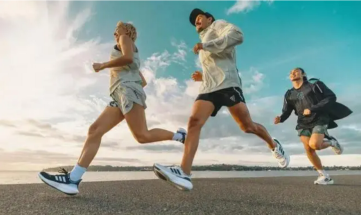 Slow jogging is relatively simple (Photo source: Aboluowang)