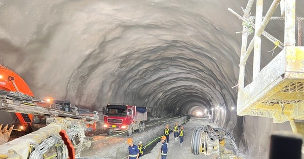 Gros plan sur la construction du plus long tunnel de montagne de l'autoroute du Nord