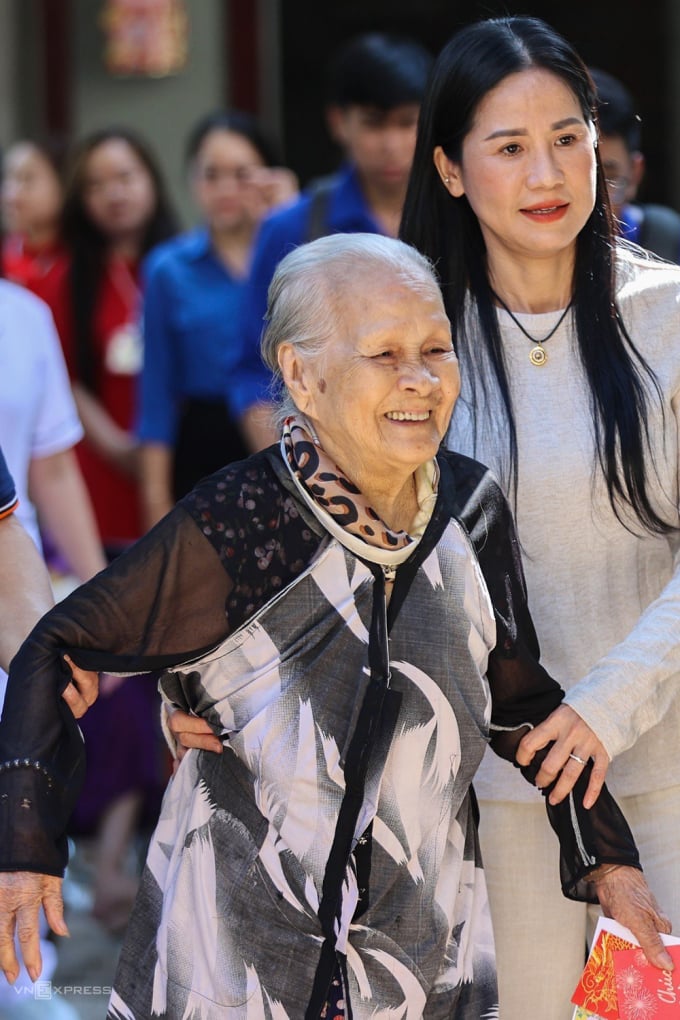 El artista Ngoc Dan, 97 años