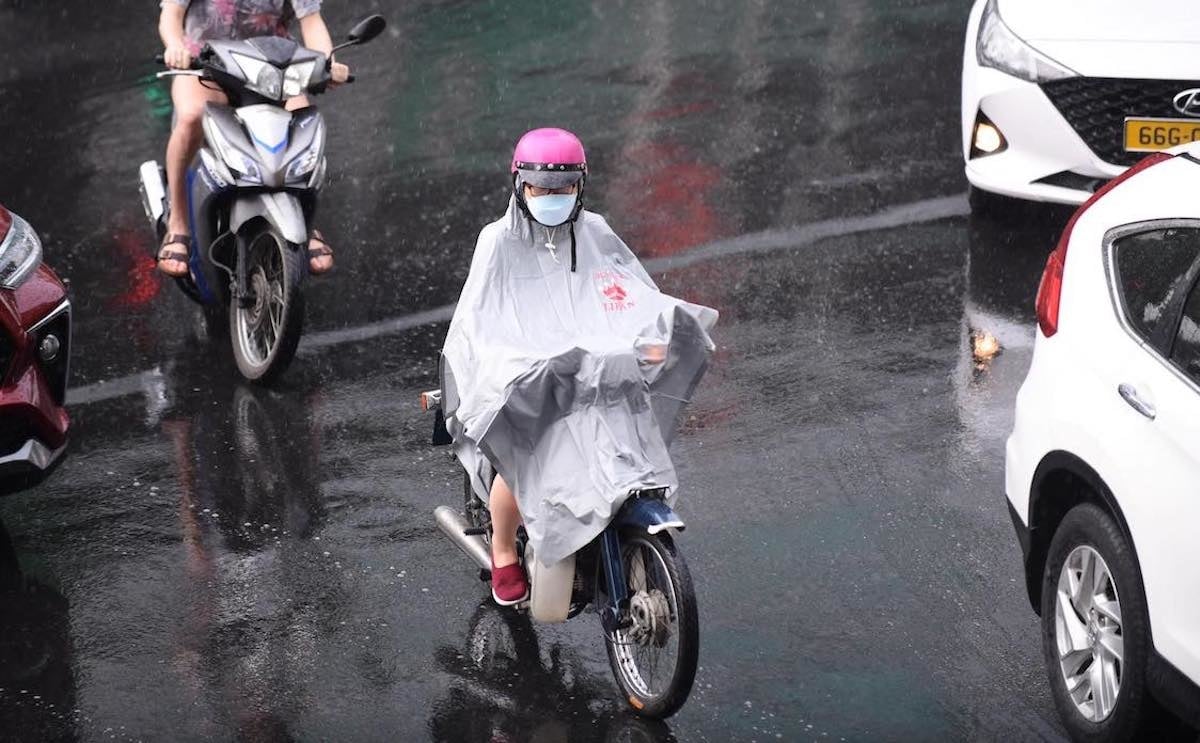 ホーチミン市、1か月の猛暑の後に雨