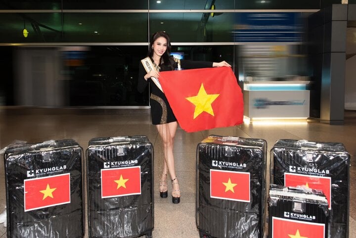 After 4 months of preparation and skill training, Ngoc Hang left for Egypt in early December to participate. This year's contest gathered more than 90 beauties from all over the world and territories.