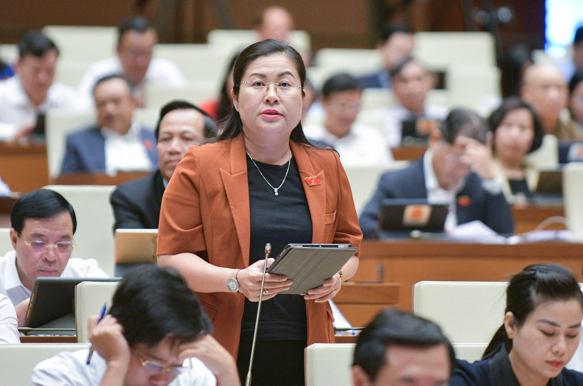 Le ministre Nguyen Van Thang perçoit des péages sur les autoroutes financées par l'État pour assurer la fluidité du trafic des deux côtés de la route, image 3