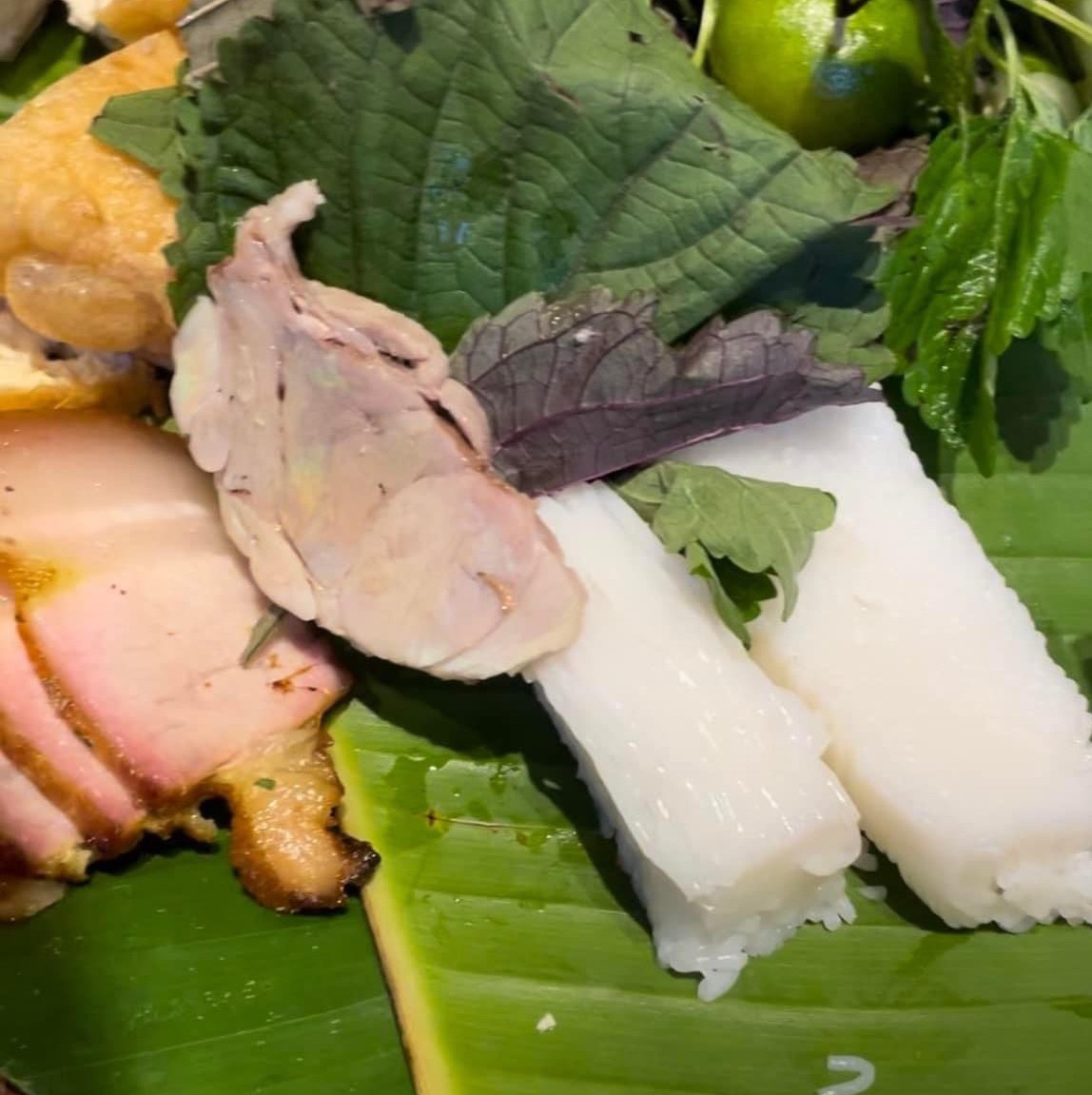 Bị tố có dòi, quán bún đậu nổi tiếng TP.HCM nói gì? - Ảnh 3.