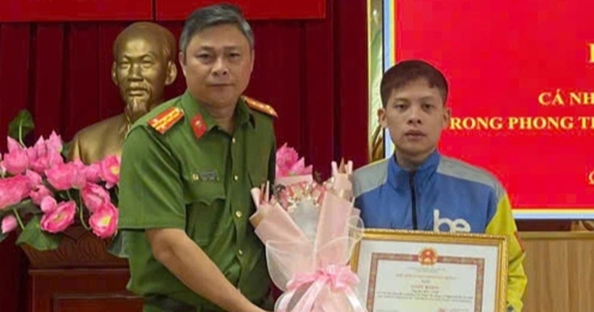 Technology driver who stopped a couple from beating someone in Ho Chi Minh City was rewarded