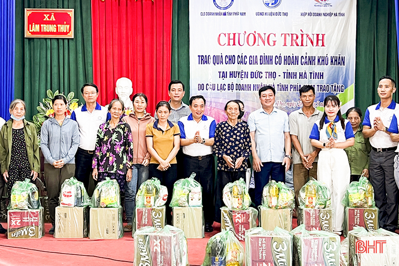 El Southern Ha Tinh Business Club apoya la construcción de casas de beneficencia en Duc Tho