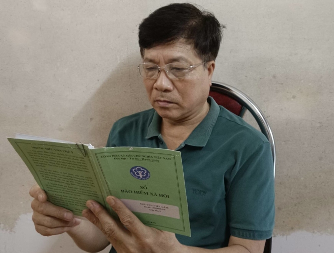 Mr. Nguyen Viet Lam (Tuyen Quang City), one of the household owners, sued Tuyen Quang Provincial Social Insurance in a local court in February 2022 for being wrongly collected compulsory social insurance for 15 years. Photo: NVCC