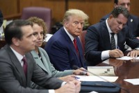 Cựu Tổng thống Mỹ Donald Trump im lặng bất thường trong ngày trình diện tòa, ra về 'thất vọng và buồn bã'