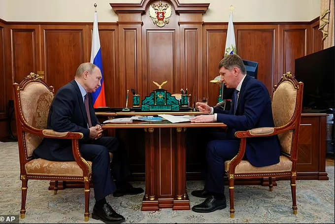 Tổng thống Putin lần đầu xuất hiện sau vụ UAV tấn công Điện Kremlin - 1