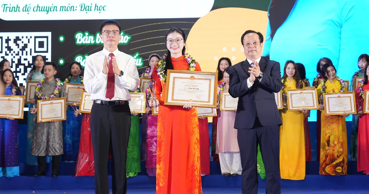 Hanoi honors dedicated and creative teachers