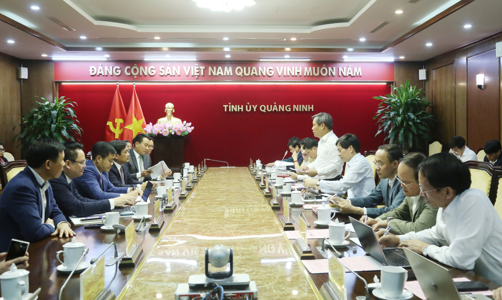 Le Comité permanent du Comité provincial du Parti de Quang Ninh travaille avec les dirigeants du groupe Thanh Cong