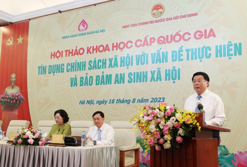 El taller fue presidido por Nguyen Xuan Thang, miembro del Buró Político, director de la Academia Nacional de Política de Ho Chi Minh y presidente del Consejo Teórico Central.