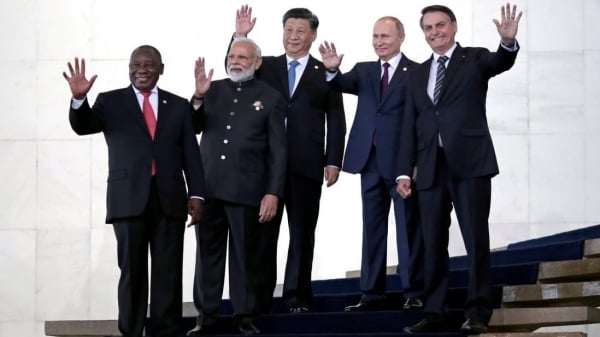 La monnaie des BRICS dépassera-t-elle le dollar américain et contrebalancera-t-elle l'Occident ? Le groupe émergent envisage-t-il de « jouer gros » ?