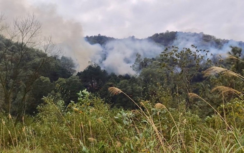 Schauplatz eines Waldbrandes im Bezirk Soc Son.