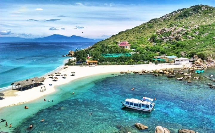 Nha Trang Double Beach, a resort paradise for young people - 2