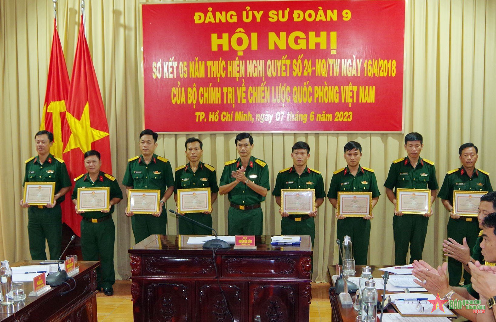 La Division 9 a tenu une conférence pour examiner les cinq années de mise en œuvre de la résolution sur la stratégie de défense nationale du Vietnam.