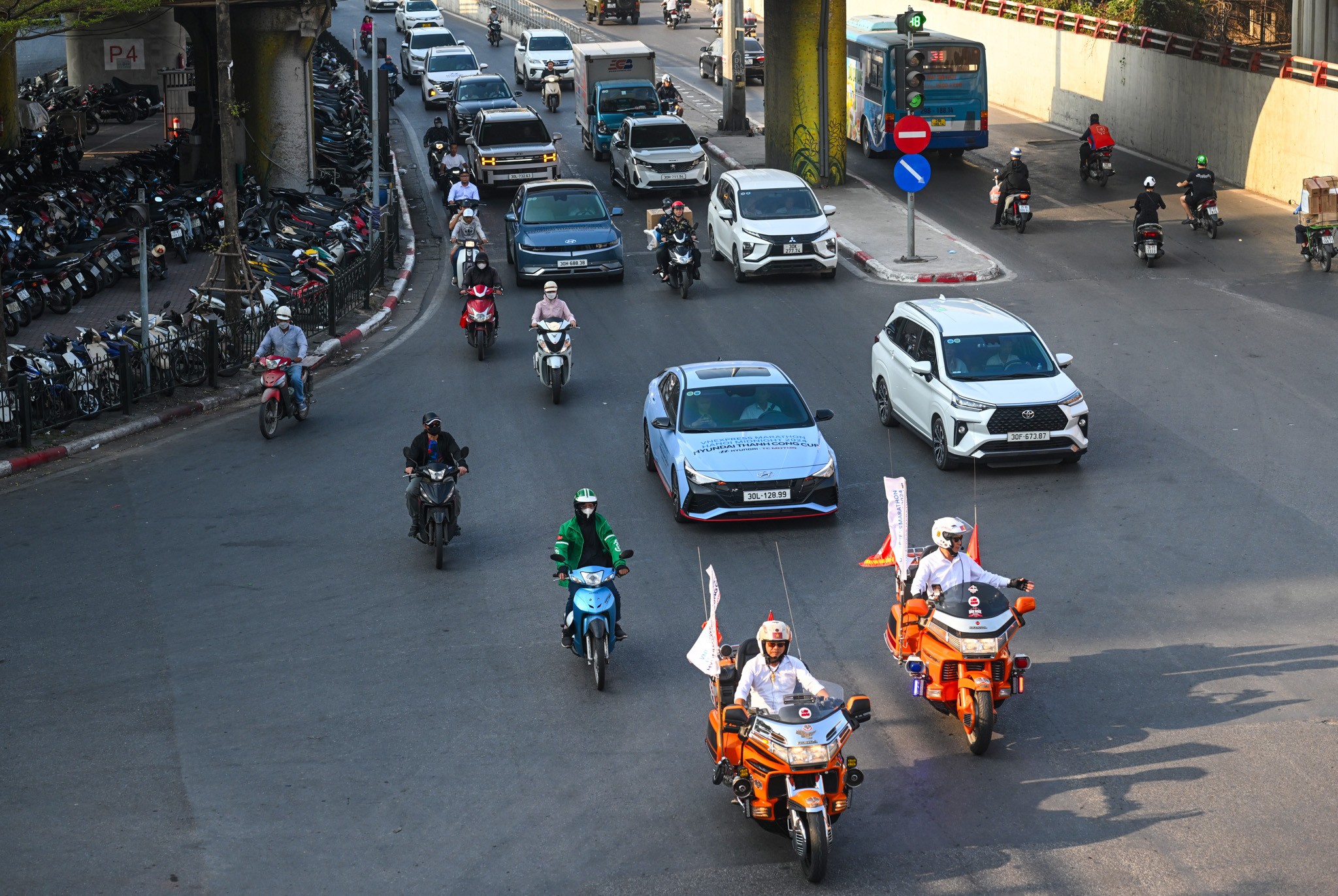 Hyundai Thành Công Việt Nam đồng hành cùng Vnexpress Marathon Ha Noi Midnight 2024 Hyundai Thanh Cong Cup