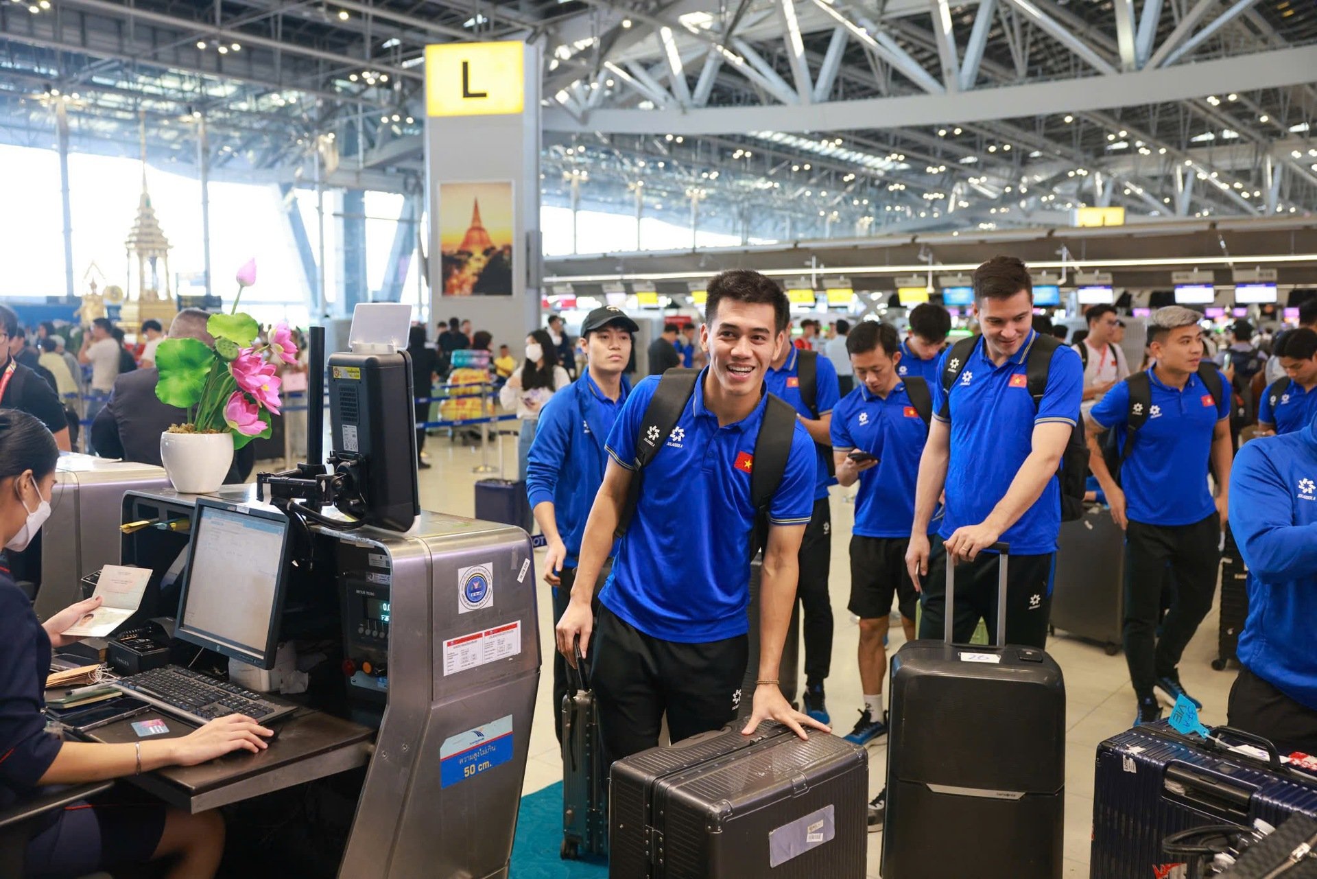 Vietnam Airlines schickt Spieler der vietnamesischen Fußballnationalmannschaft auf kommerzielle Flüge Bild 1