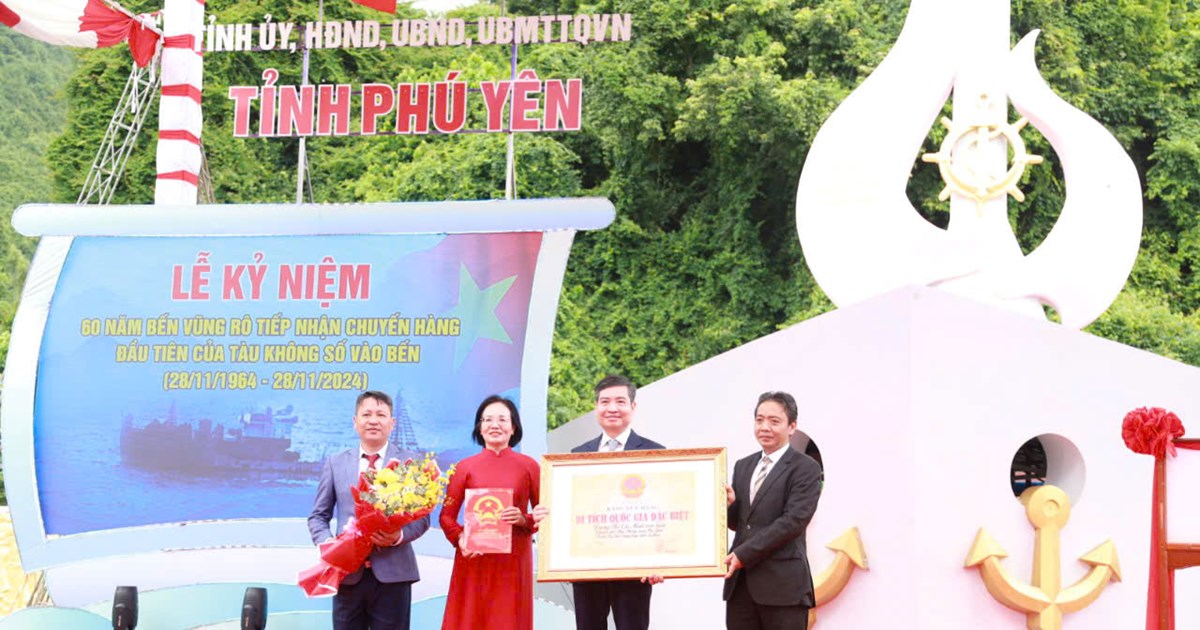 Phu Yen receives the Certificate of ranking as a special national monument for the Ho Chi Minh Trail at sea