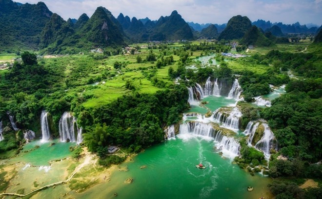 Ban Gioc Waterfall is listed among the 21 most beautiful waterfalls in the world. Photo: Nguyen Viet Tung.